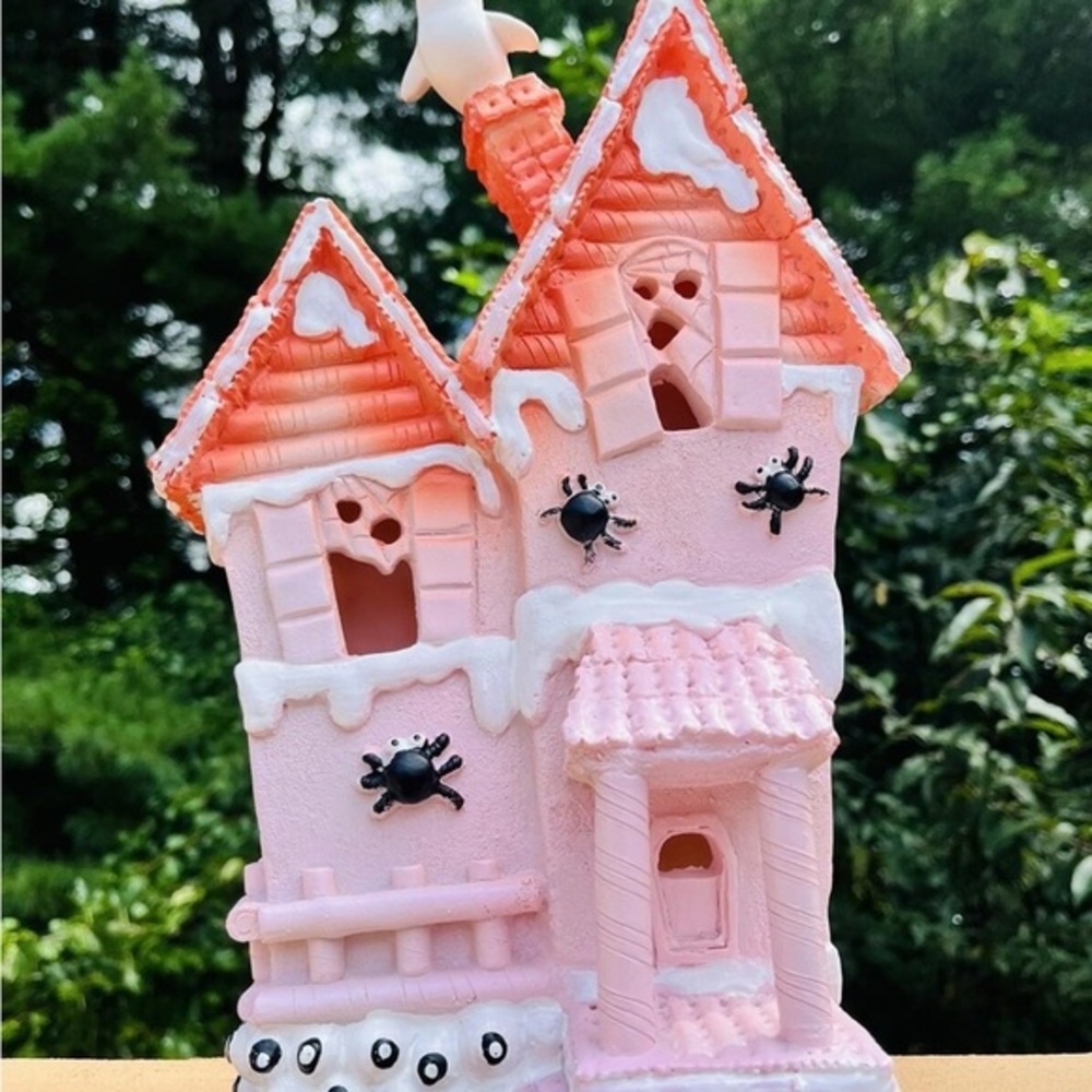 Pink Pastel Haunted Gingerbread House Halloween Light Up Decor 13.5 Inch NWT